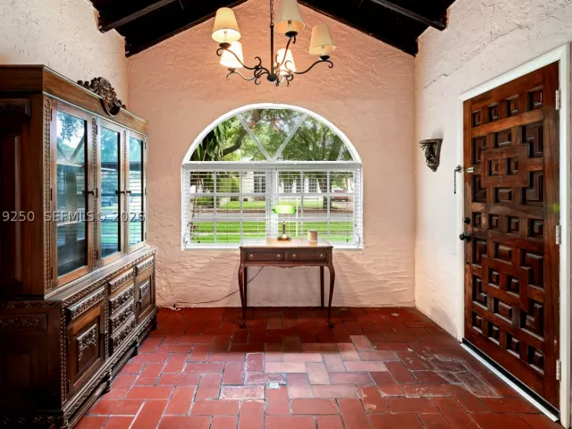 2-bedroom home for sale in Coral Gables - 732 Majorca Ave - MondialRealty