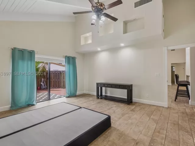 3-bedroom home for rent in Hallandale Beach - 2731 S Parkview Dr - MondialRealty