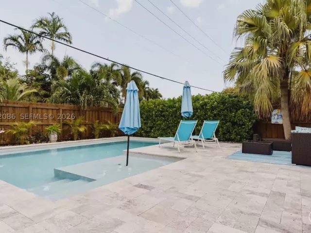 2-bedroom home for sale in Fort Lauderdale - 1736 NE 17th St - MondialRealty