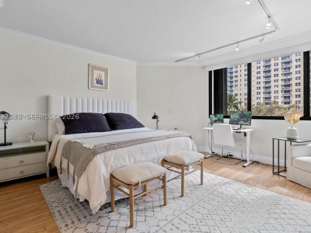 2-bedroom condo for sale in Miami - 520 Brickell Key Dr A307 - MondialRealty