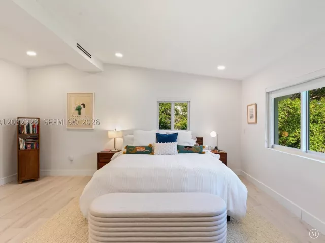 4-bedroom home for sale in North Miami - 1945 Alamanda Dr - MondialRealty