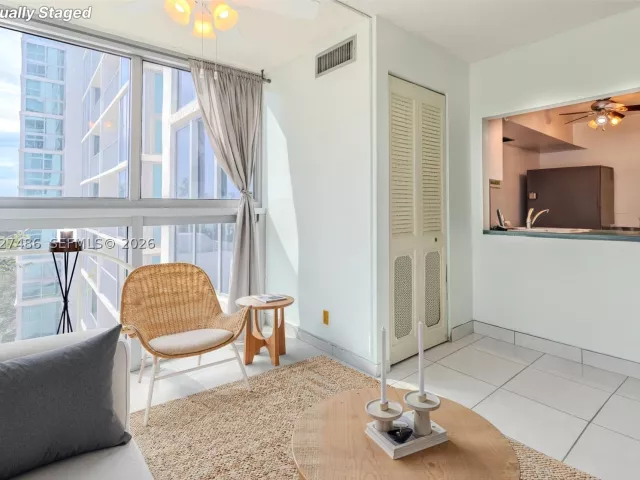 1-bedroom condo for sale in Miami Beach - 2655 Collins Ave 603 - MondialRealty