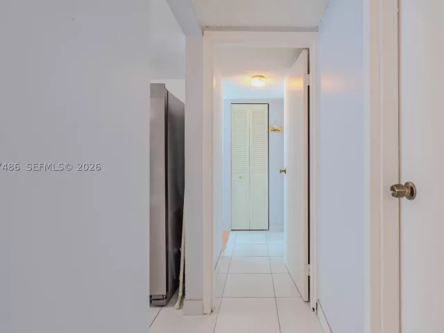 1-bedroom condo for sale in Miami Beach - 2655 Collins Ave 603 - MondialRealty