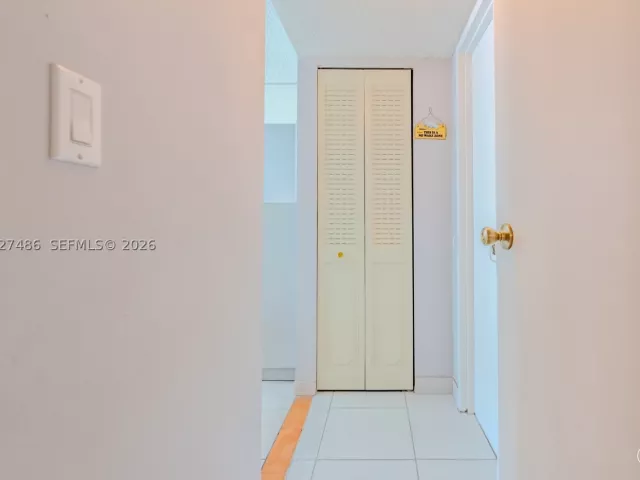 1-bedroom condo for sale in Miami Beach - 2655 Collins Ave 603 - MondialRealty