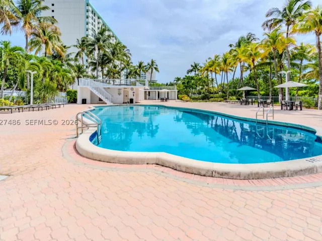 1-bedroom condo for sale in Miami Beach - 2655 Collins Ave 603 - MondialRealty