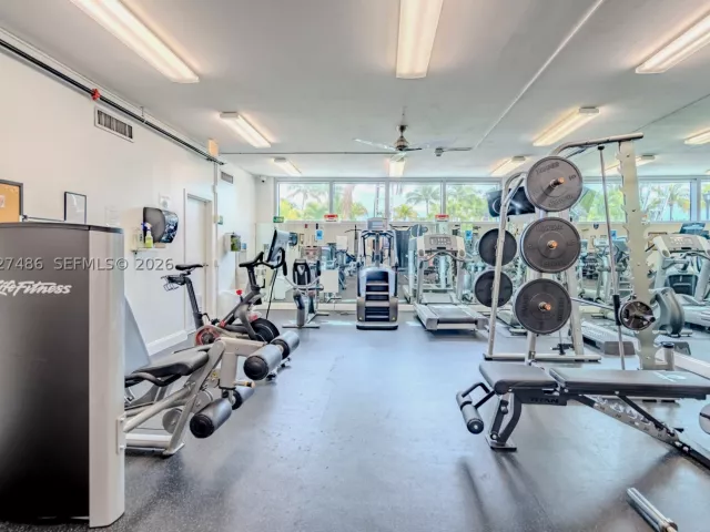 1-bedroom condo for sale in Miami Beach - 2655 Collins Ave 603 - MondialRealty