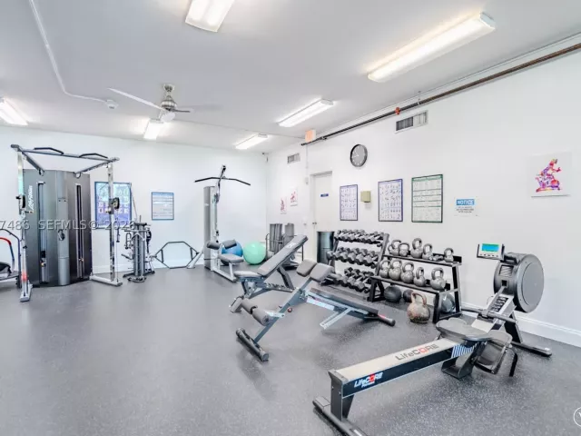 1-bedroom condo for sale in Miami Beach - 2655 Collins Ave 603 - MondialRealty
