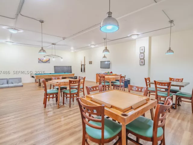 1-bedroom condo for sale in Miami Beach - 2655 Collins Ave 603 - MondialRealty