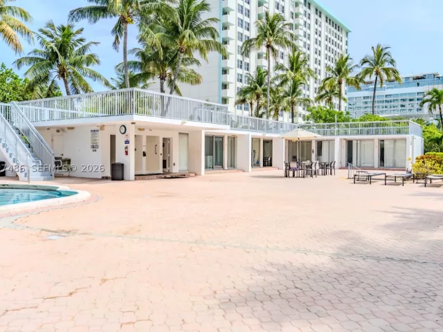 1-bedroom condo for sale in Miami Beach - 2655 Collins Ave 603 - MondialRealty