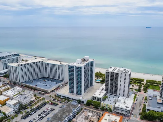 1-bedroom condo for sale in Miami Beach - 2655 Collins Ave 603 - MondialRealty