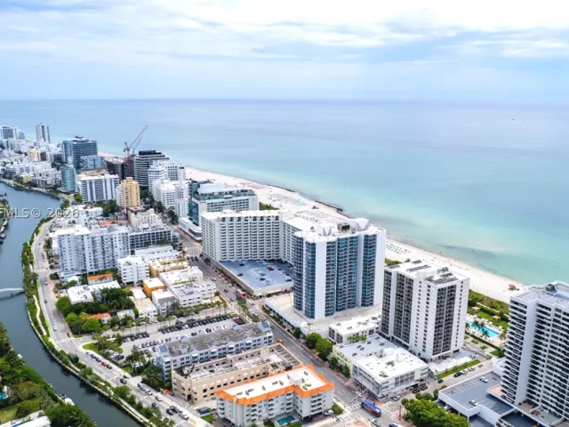 1-bedroom condo for sale in Miami Beach - 2655 Collins Ave 603 - MondialRealty