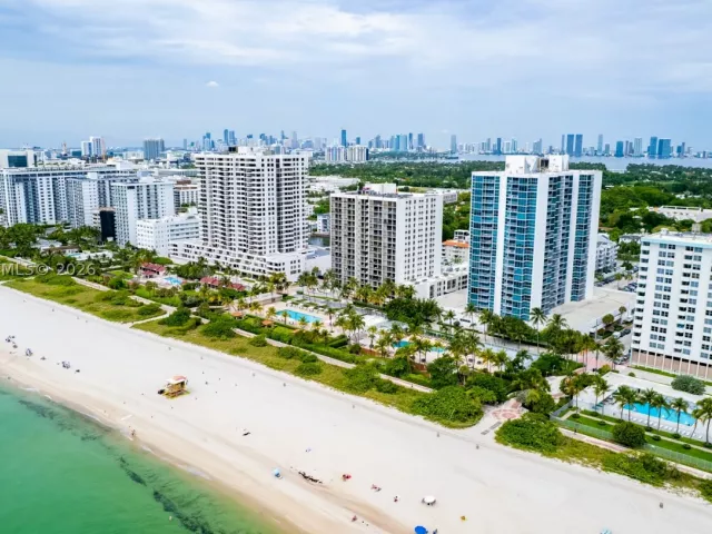 1-bedroom condo for sale in Miami Beach - 2655 Collins Ave 603 - MondialRealty