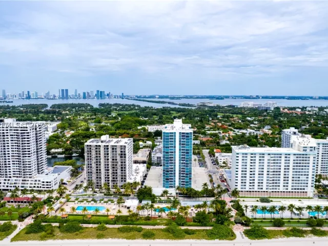 1-bedroom condo for sale in Miami Beach - 2655 Collins Ave 603 - MondialRealty