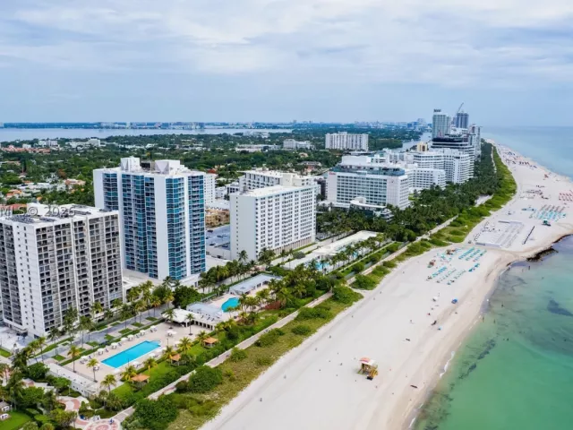 1-bedroom condo for sale in Miami Beach - 2655 Collins Ave 603 - MondialRealty