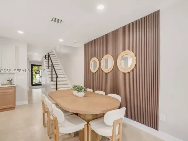 5-bedroom home for rent in Fort Lauderdale - 701 sw 17th st 701 - MondialRealty