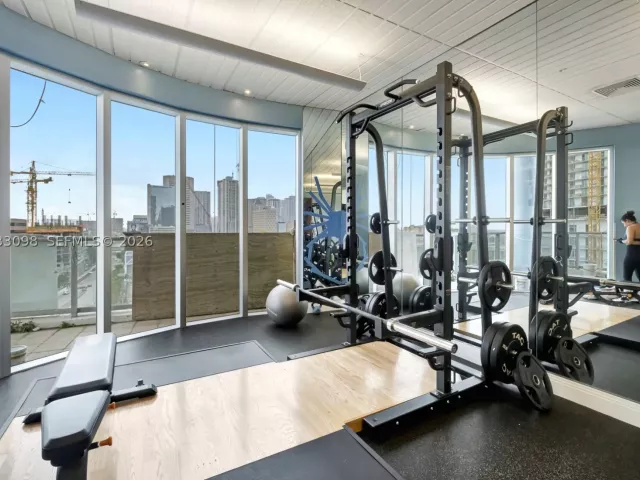 3-bedroom condo for rent in Miami - 185 SW 7th St 4311 - MondialRealty
