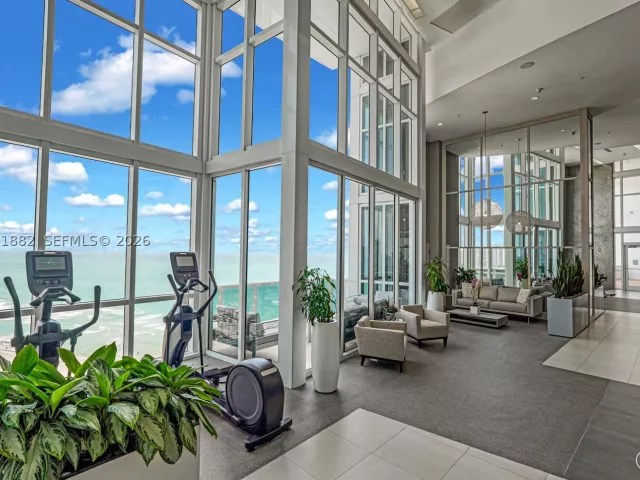 1-bedroom condo for sale in Sunny Isles Beach - 18201 Collins Ave 2008A - MondialRealty