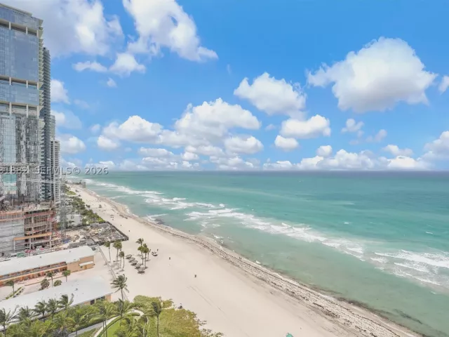 1-bedroom condo for sale in Sunny Isles Beach - 18201 Collins Ave 2008A - MondialRealty