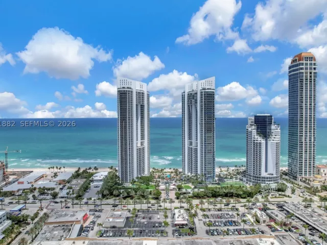 1-bedroom condo for sale in Sunny Isles Beach - 18201 Collins Ave 2008A - MondialRealty