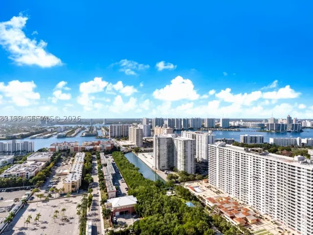 2-bedroom condo for sale in Sunny Isles Beach - 17201 Collins Ave 2209 - MondialRealty