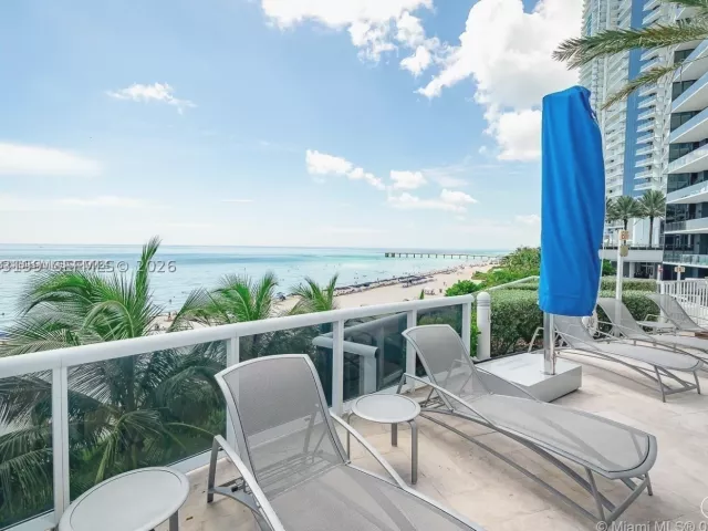 2-bedroom condo for sale in Sunny Isles Beach - 17201 Collins Ave 2209 - MondialRealty