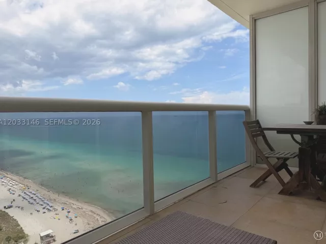 1-bedroom condo for rent in Hallandale Beach - 1830 S Ocean Dr 2412 - MondialRealty