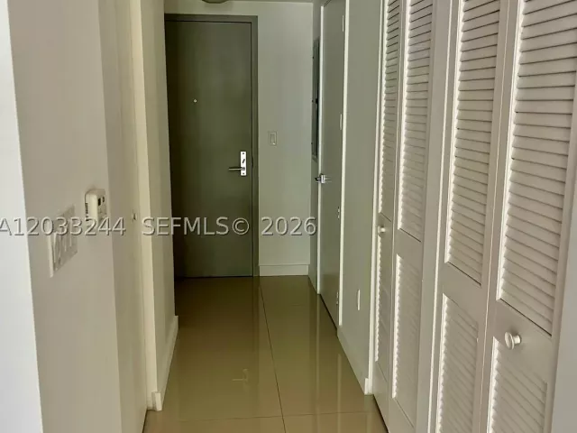 1-bedroom condo for rent in Miami - 488 NE 18TH St 4403 - MondialRealty