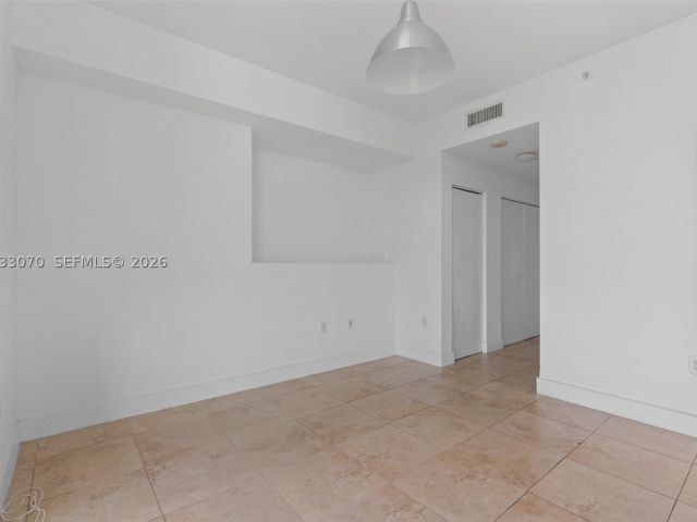 1-bedroom condo for rent in Miami - 900 Biscayne Blvd 2304 - MondialRealty