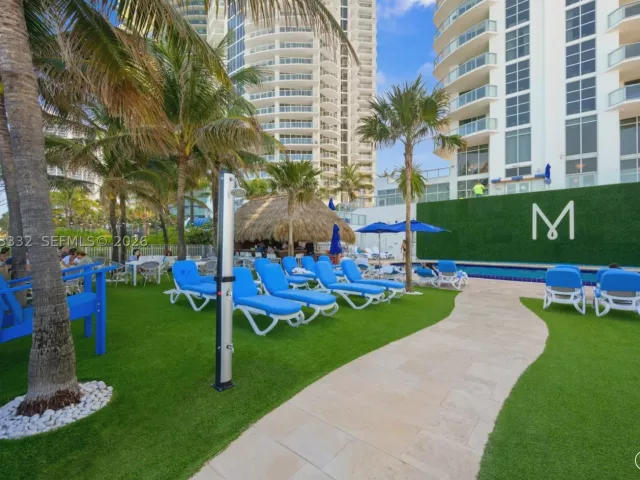1-bedroom condo for sale in Sunny Isles Beach - 18683 Collins Ave 2503 - MondialRealty