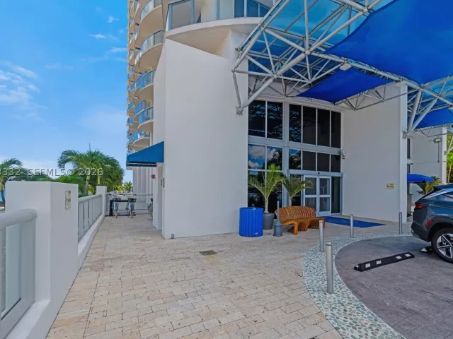 1-bedroom condo for sale in Sunny Isles Beach - 18683 Collins Ave 2503 - MondialRealty