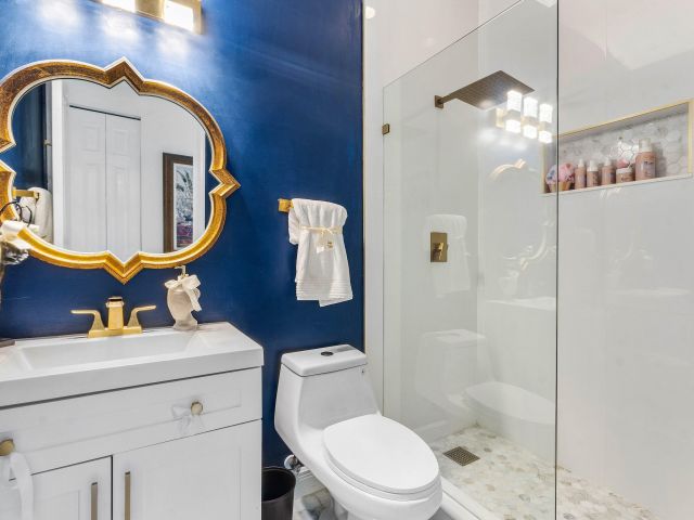 5-bedroom home for sale in West Palm Beach - 599 Cresta Circle - MondialRealty