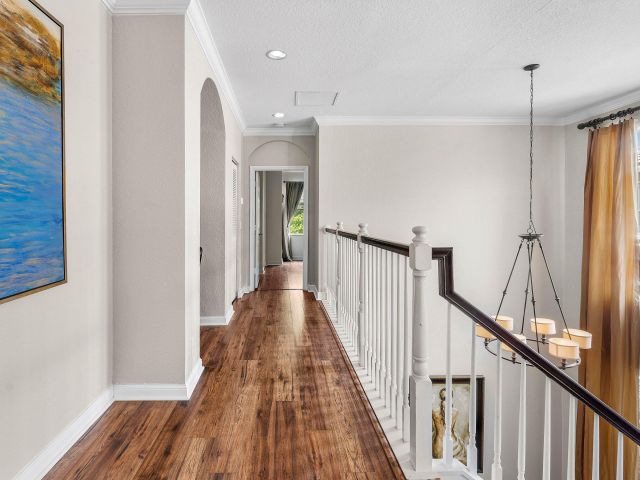 5-bedroom home for sale in West Palm Beach - 599 Cresta Circle - MondialRealty