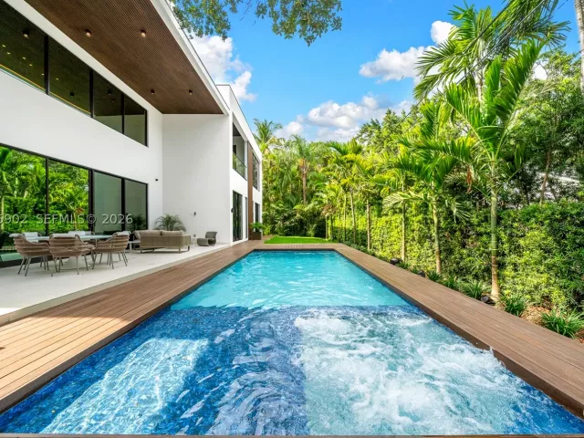 6-bedroom home for sale in Miami - 7895 SW 52nd Ct - MondialRealty