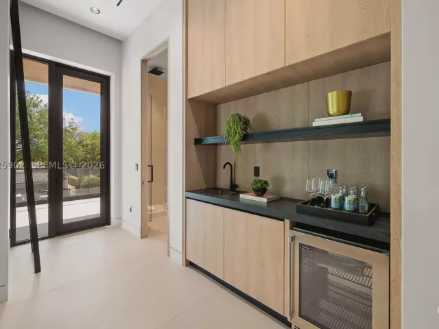 6-bedroom home for sale in Miami - 7895 SW 52nd Ct - MondialRealty
