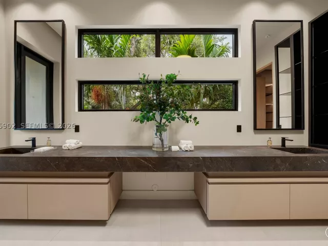 6-bedroom home for sale in Miami - 7895 SW 52nd Ct - MondialRealty