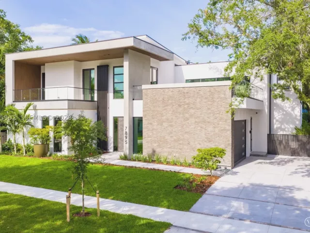 6-bedroom home for sale in Miami - 7895 SW 52nd Ct - MondialRealty
