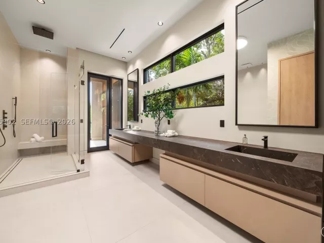 6-bedroom home for sale in Miami - 7895 SW 52nd Ct - MondialRealty