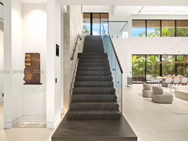 6-bedroom home for sale in Miami - 7895 SW 52nd Ct - MondialRealty