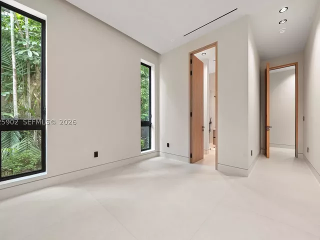 6-bedroom home for sale in Miami - 7895 SW 52nd Ct - MondialRealty
