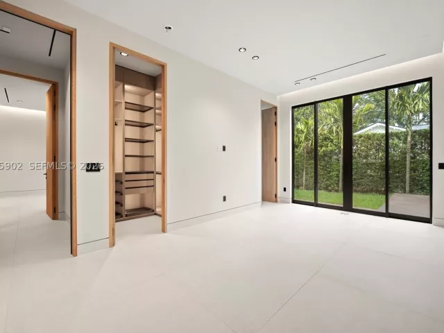 6-bedroom home for sale in Miami - 7895 SW 52nd Ct - MondialRealty