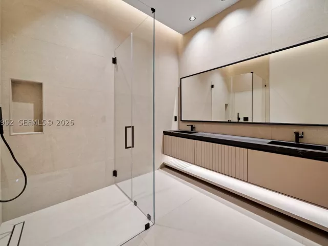 6-bedroom home for sale in Miami - 7895 SW 52nd Ct - MondialRealty