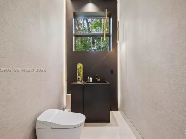 6-bedroom home for sale in Miami - 7895 SW 52nd Ct - MondialRealty