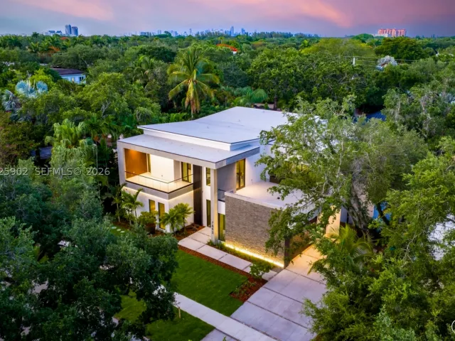 6-bedroom home for sale in Miami - 7895 SW 52nd Ct - MondialRealty