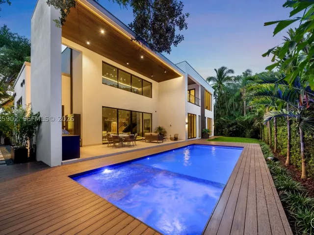6-bedroom home for sale in Miami - 7895 SW 52nd Ct - MondialRealty