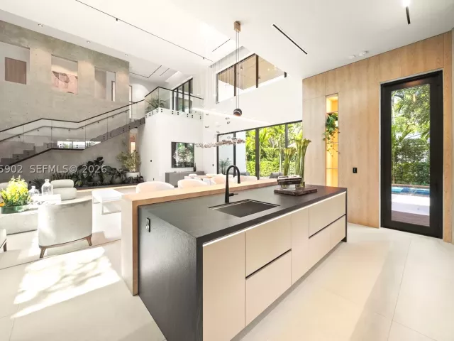 6-bedroom home for sale in Miami - 7895 SW 52nd Ct - MondialRealty