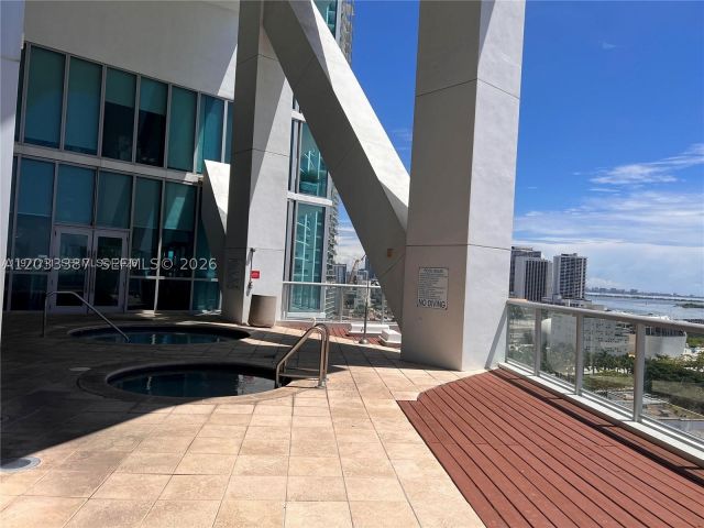 2-bedroom condo for sale in Miami - 888 Biscayne Blvd 3001 - MondialRealty