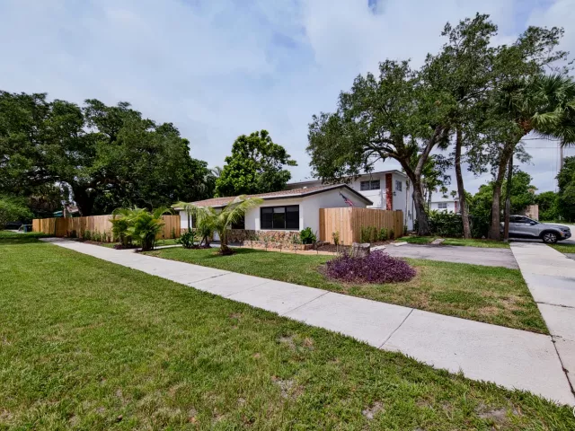 3-bedroom home for sale in Fort Lauderdale - 1101 SW 19th Avenue - MondialRealty