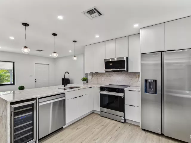 3-bedroom home for sale in Fort Lauderdale - 1101 SW 19th Avenue - MondialRealty