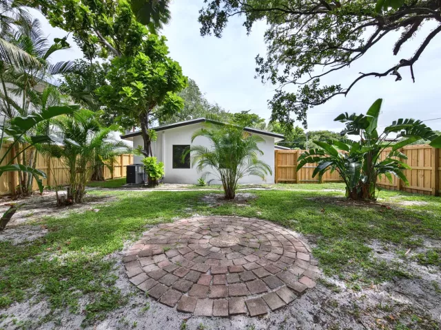 3-bedroom home for sale in Fort Lauderdale - 1101 SW 19th Avenue - MondialRealty