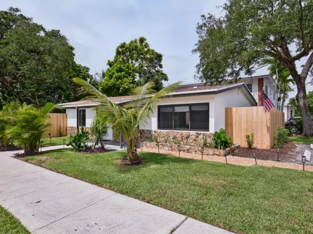 3-bedroom home for sale in Fort Lauderdale - 1101 SW 19th Avenue - MondialRealty